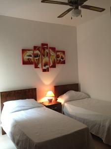 Una cama o camas en una habitación de Apartment in Marsalforn Gozo
