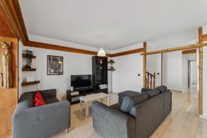 a living room with two couches and a tv at Bayside Casa Canto Refugio ideal en Costa Teguise in Costa Teguise +24 photos