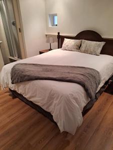 Postel nebo postele na pokoji v ubytování Quaterdeck 1 Port St Francisbay