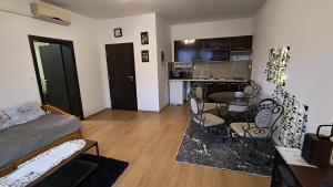 Kuchyň nebo kuchyňský kout v ubytování Apartman Paula 1