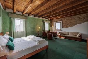 Postel nebo postele na pokoji v ubytování Hotel alla Grotta + 37 fotografií