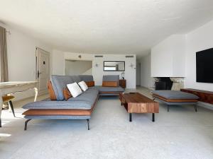 Posezení v ubytování 3 Bedrooms Villa near Cannes - Pool & Jacuzzi - Sea View