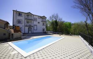 Bazén v ubytování Villa Zovko in Makarska by Villas Guide nebo v jeho okolí