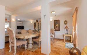TV a/nebo společenská místnost v ubytování Villa Zovko in Makarska by Villas Guide