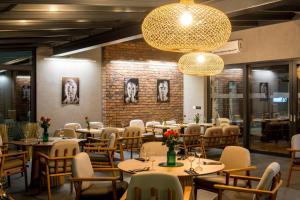 Reštaurácia alebo iné gastronomické zariadenie v ubytovaní Hotel Barczyzna Medical Spa