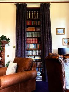 Posezení v ubytování Dalrachney Lodge
