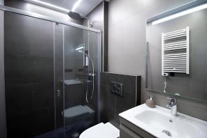 Ένα μπάνιο στο Apartamento Moderno a 5 min del Funicamp, 1-2