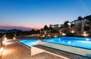 a swimming pool in a backyard at night at Horizon Blue Camp in Drage +17 photos