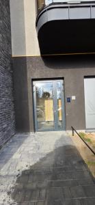 a building with a door with a boat on top of it at Apartament centrum 17 in Nowy Sącz