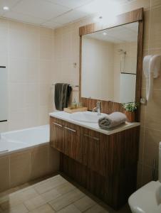 Ένα μπάνιο στο Appartement 3 pièces Climatisé dans une Résidence avec Piscine