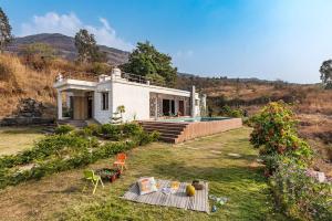 a small house with a pool in a yard at CosmicStays Sundown House - Pool Villa near Pawna in Kolvan