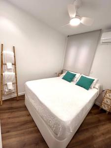 Postel nebo postele na pokoji v ubytování Doctor Fleming - Más que apartamentos Lujo