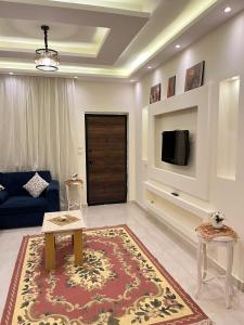 Una televisión o centro de entretenimiento en COMFY ZONe