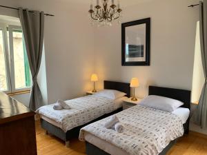 Postel nebo postele na pokoji v ubytování Apartments and Rooms Ille