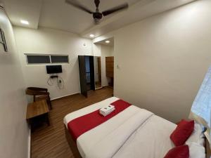 Postel nebo postele na pokoji v ubytování Hotel surya grande