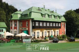 Budova, v ktorej sa hotel nachádza