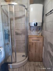 Photo de la galerie de l'établissement Cypres, modern wooden house with free parking, à Gračec 11 autres photos