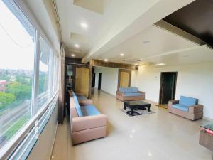 Posezení v ubytování Siddharth Lake View Penthouse