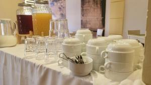 Top view hostelにあるコーヒーまたはお茶