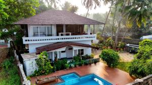 Πισίνα στο ή κοντά στο Kappad Beach House by Kisah Stays