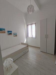 a white room with a bed and a window at GHETTO DELLE STELLE in Lampedusa +37 photos