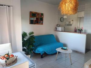 a living room with a blue couch and a table at Apartment Palasiet in Villajoyosa