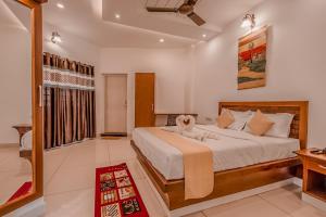 Postel nebo postele na pokoji v ubytování Prashanth Residency Madikeri