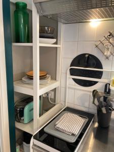 Kuchyňa alebo kuchynka v ubytovaní AUX 4 LOGIS Appart-hotel - Studio Le City - Petit déjeuner inclus 1ère nuit + 23 fotografií