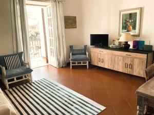 a living room with two chairs and a television at Casa vacanza Donna Rosalia in Gaeta