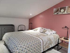 Voodi või voodid majutusasutuse Gîte Chrysalide du Luberon toas +37 fotot