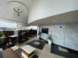 A seating area at Presken Hotel at International Airport Road