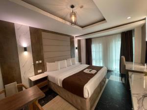 A bed or beds in a room at Presken Hotel at International Airport Road
