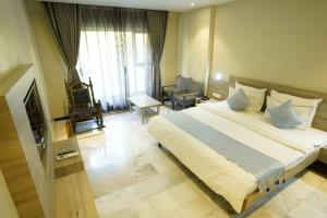 Postel nebo postele na pokoji v ubytování Hotel Hrushikesh