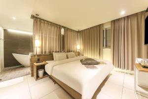 Postel nebo postele na pokoji v ubytování Hotel Yaja Sasang Terminal