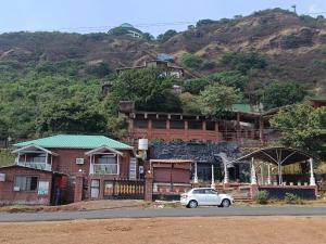 Nespecifikovaný výhled na hory nebo výhled na hory při pohledu z hotelu