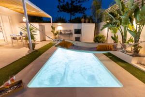 Bazén v ubytovaní Casa un Tocco di Blu con piscina privata alebo v jeho blízkosti