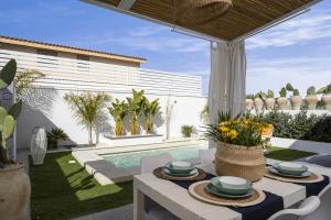 Bazén v ubytovaní Casa un Tocco di Blu con piscina privata alebo v jeho blízkosti