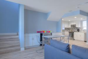 مطبخ أو مطبخ صغير في A Wave From It All Oceanview 2Nd Level Patio