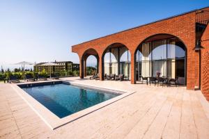 La pileta dentro o cerca de Tsinandali Estate, A Radisson Collection Hotel