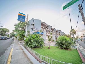 a street sign in front of a building at Central 1BR APT - 1 minute Walking from Rumba in Sosúa