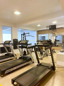 Fitness centrum a/nebo fitness zařízení v ubytování Altadomo Hotel