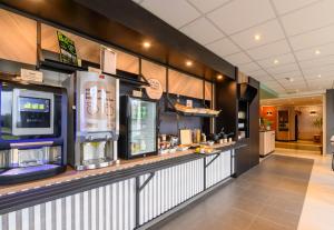 Η κουζίνα ή μικρή κουζίνα στο B&B HOTEL Compiègne Thourotte