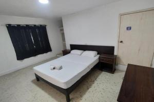 Postel nebo postele na pokoji v ubytování OYO Hotel Colibri