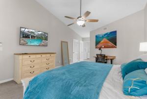 a bedroom with a bed and a ceiling fan at Candida's Retreat in Spring Hill +20 photos