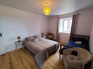 Postel nebo postele na pokoji v ubytování Gîte de groupe "chez le Dragou"