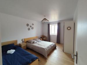 Postel nebo postele na pokoji v ubytování Gîte de groupe "chez le Dragou" + 24 fotografií