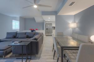 Fotografie z fotogalerie ubytování Good Times & Tan Lines Oceanview Condo Pet Friendly v destinaci Jacksonville Beach + 20 fotografií