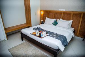 Hotel Yatchenin Abidjan客房内的一张或多张床位