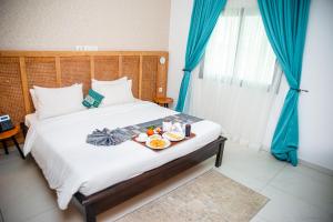 Hotel Yatchenin Abidjan客房内的一张或多张床位