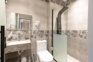 a bathroom with a toilet and a sink at فندق فاتوران vatoran hotel in Al Madinah +37 photos